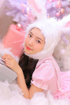 《社長妻子替丈夫還清債務》中文