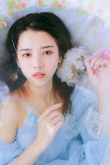 忘穿內褲被全班男生玩到濕