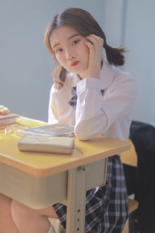 小孩哥喂姐姐吃巴雷特視頻