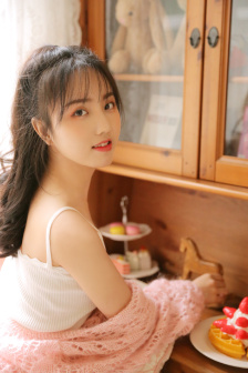 我胸太大班里男生總是摸