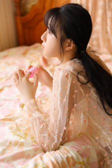 在班上露著奶被全班男人玩