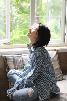 《浴室吃奶2》無刪減