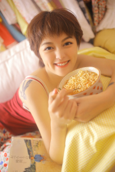 年輕的媽媽9的中字巴巴魚湯飯