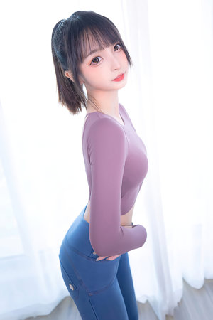 陽臺頂著岳劉曉莉的肥臀電影推薦