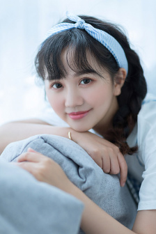 他掀開裙子舌頭伸進去添在線視頻