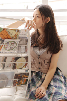 兩個乳房一邊一個被吃