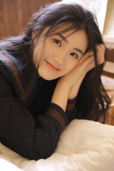 揉她的胸吃奶摸她的下面